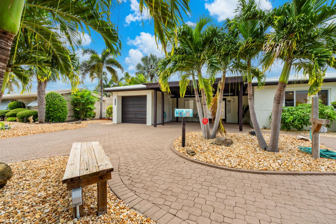 合同活跃: $1,150,000 (4 贝兹, 2 浴室, 1708 平方英尺)