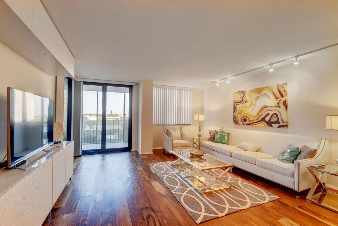 Active With Contract: $8,000 (2 beds, 2 baths, 1452 Square Feet)