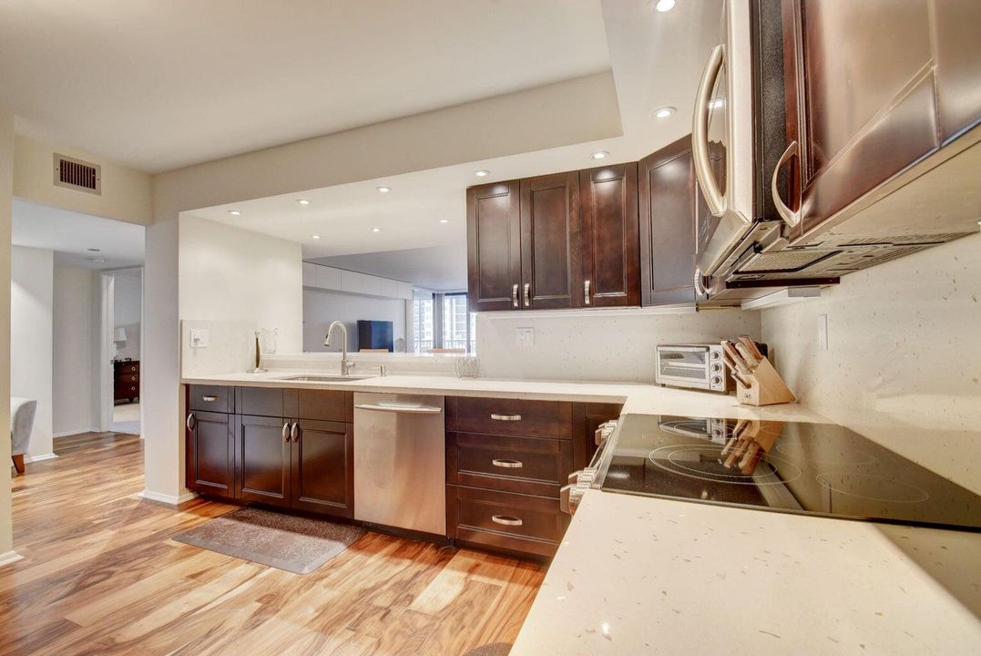 Active With Contract: $8,000 (2 beds, 2 baths, 1452 Square Feet)