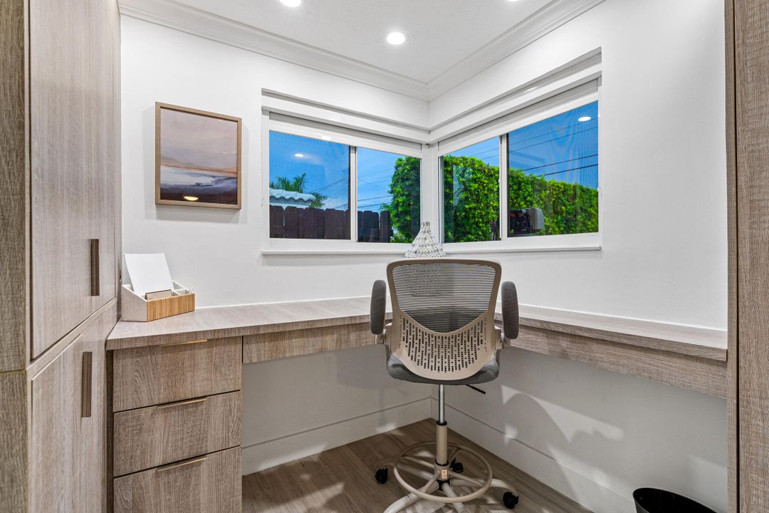 合同活跃: $1,150,000 (4 贝兹, 2 浴室, 1708 平方英尺)