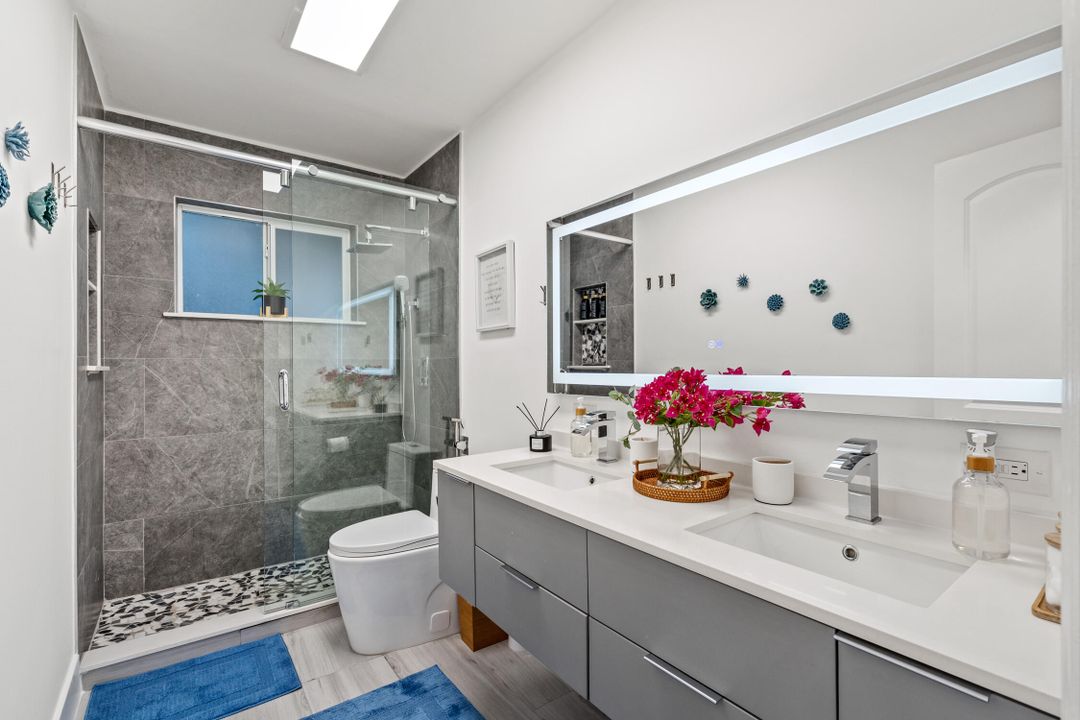 合同活跃: $1,150,000 (4 贝兹, 2 浴室, 1708 平方英尺)