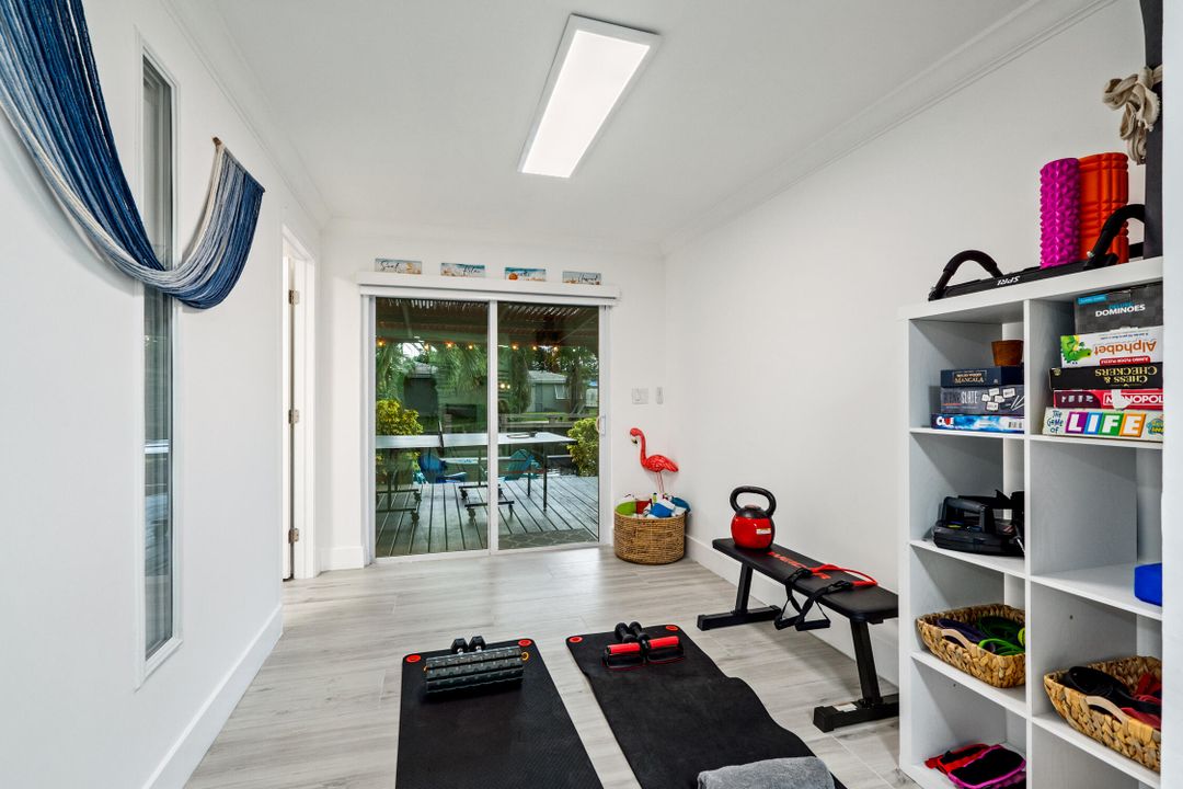 合同活跃: $1,150,000 (4 贝兹, 2 浴室, 1708 平方英尺)