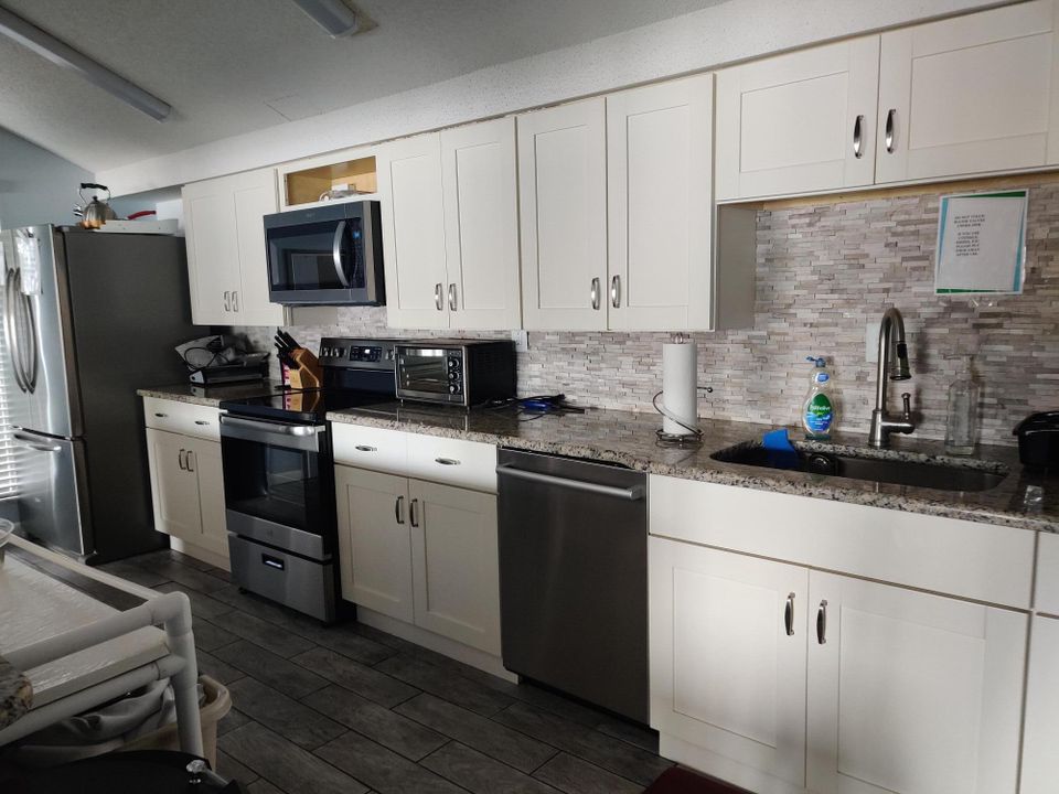 For Sale: $164,000 (2 beds, 2 baths, 1084 Square Feet)