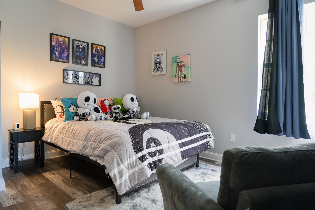 For Sale: $899,900 (5 beds, 3 baths, 3327 Square Feet)