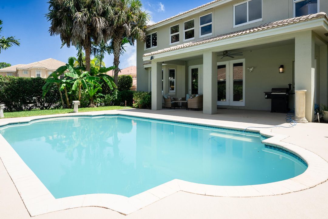 For Sale: $899,900 (5 beds, 3 baths, 3327 Square Feet)