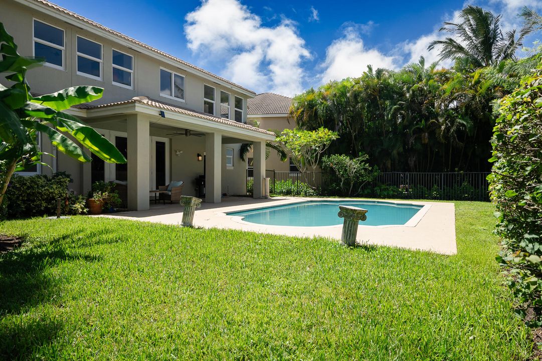 For Sale: $899,900 (5 beds, 3 baths, 3327 Square Feet)