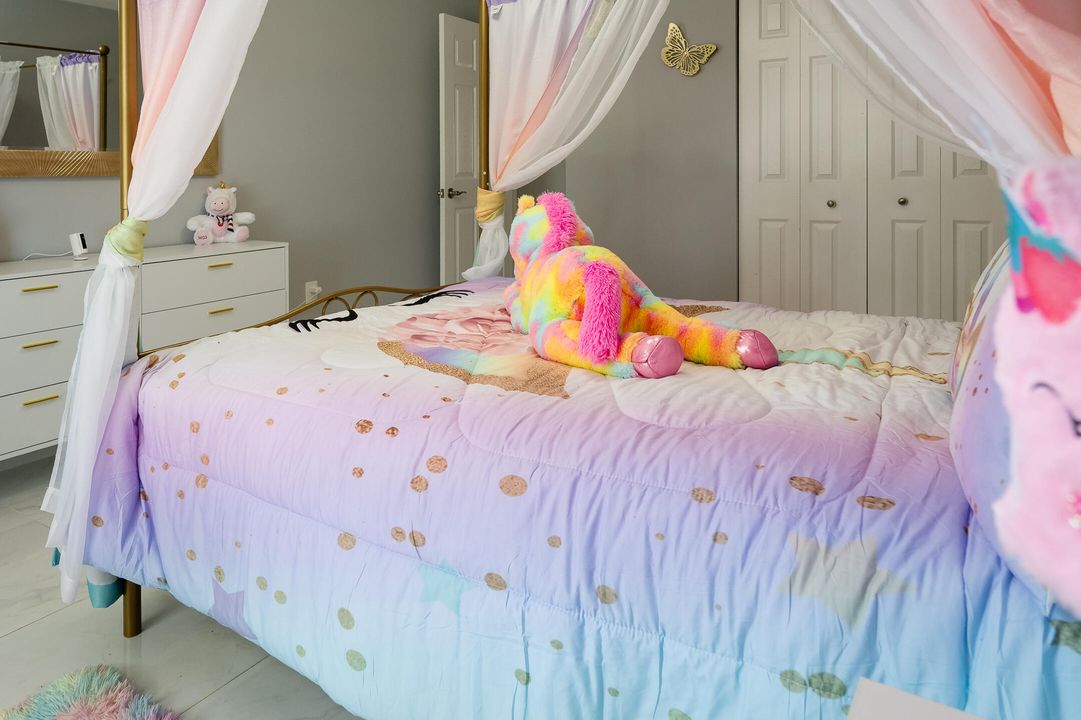 For Sale: $899,900 (5 beds, 3 baths, 3327 Square Feet)