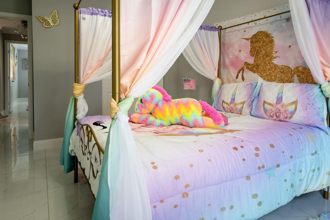 For Sale: $899,900 (5 beds, 3 baths, 3327 Square Feet)