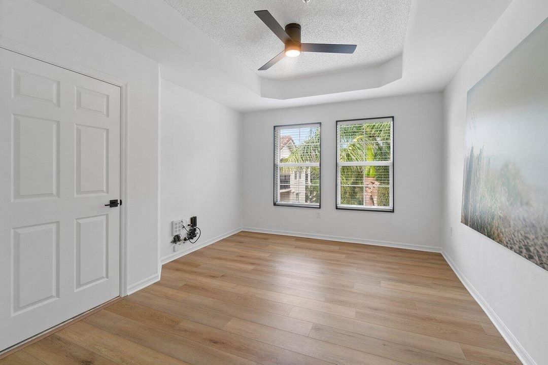 Active With Contract: $230,000 (1 beds, 1 baths, 696 Square Feet)