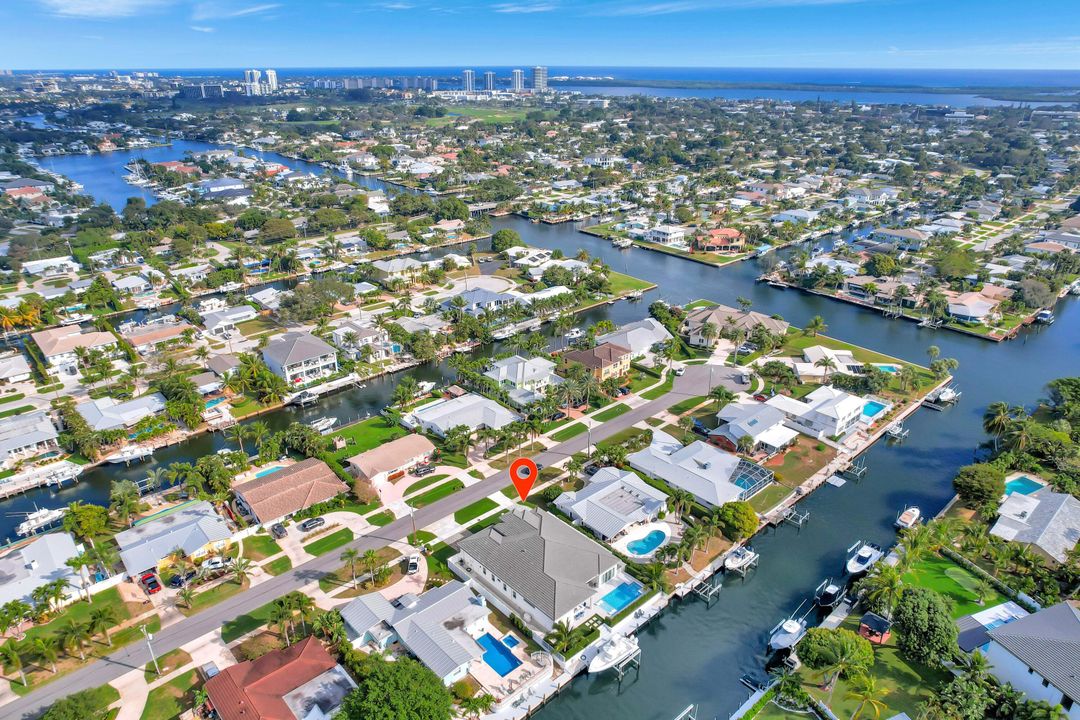 Active With Contract: $3,995,000 (4 beds, 3 baths, 3410 Square Feet)