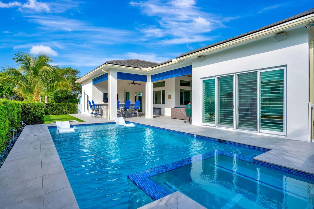 Active With Contract: $3,995,000 (4 beds, 3 baths, 3410 Square Feet)