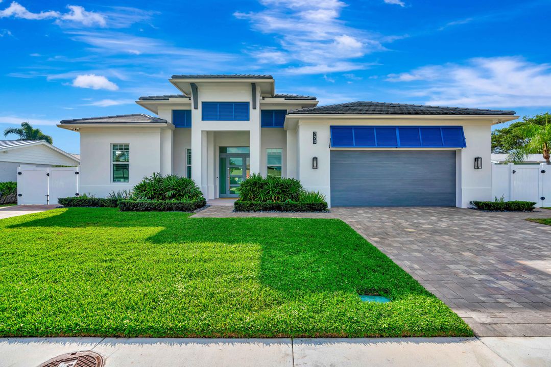 Active With Contract: $3,995,000 (4 beds, 3 baths, 3410 Square Feet)