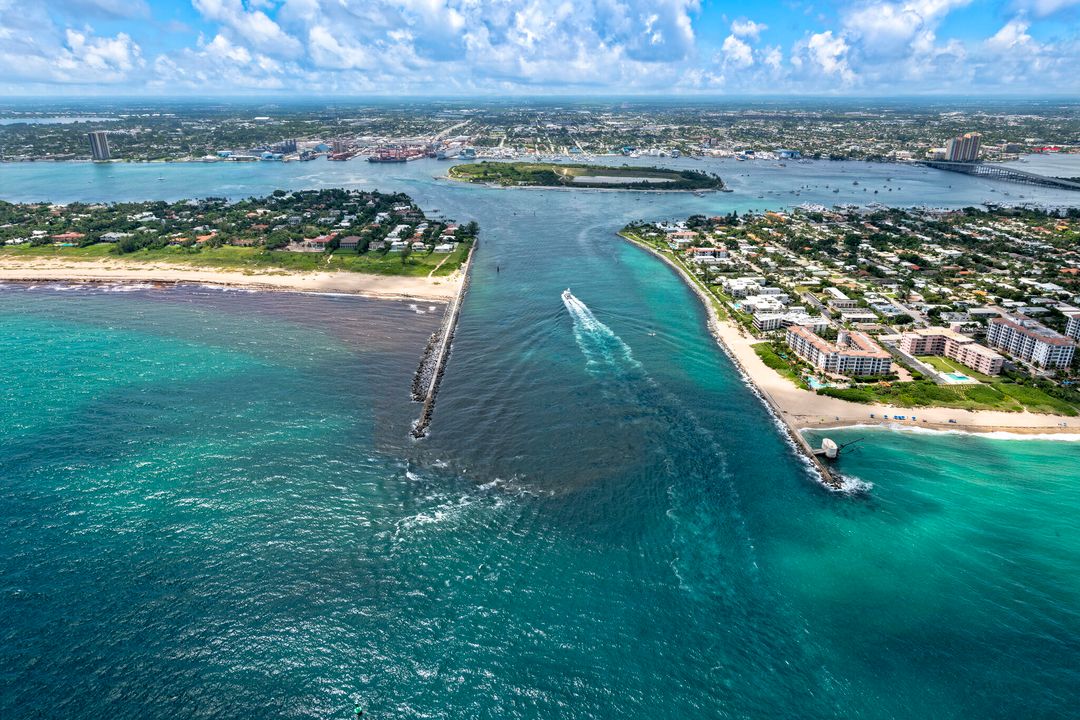 Active With Contract: $3,995,000 (4 beds, 3 baths, 3410 Square Feet)