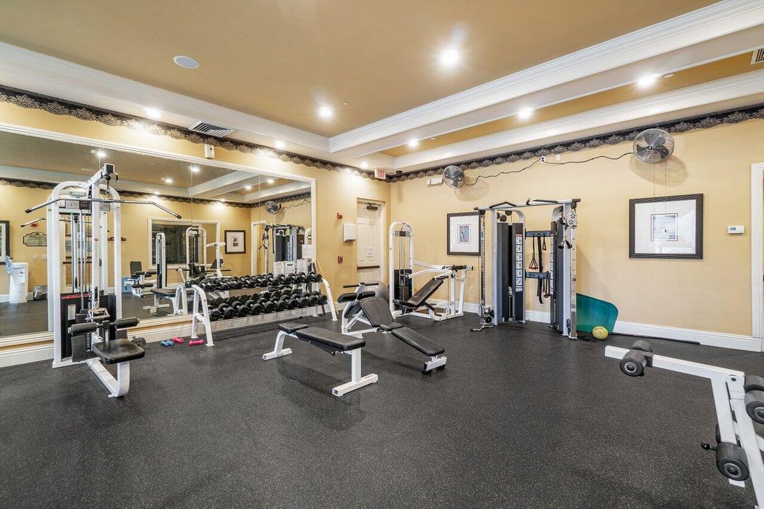 Active With Contract: $230,000 (1 beds, 1 baths, 696 Square Feet)