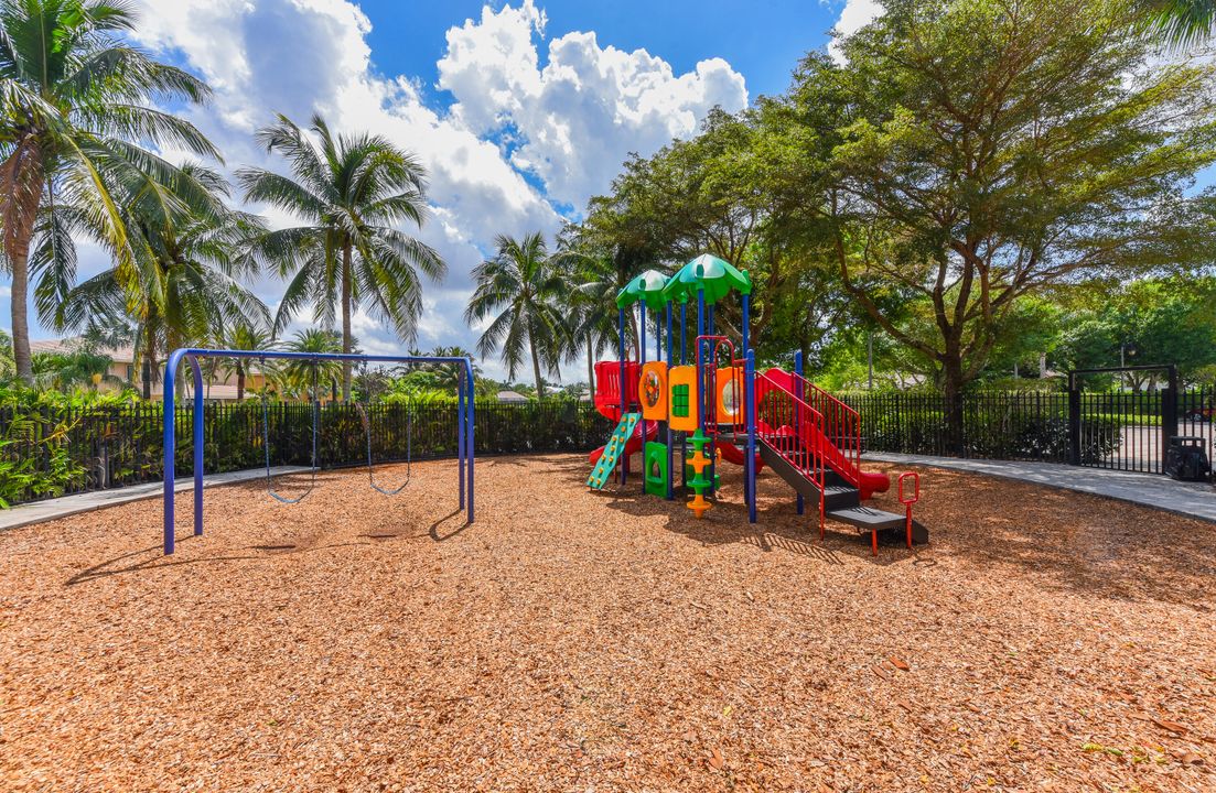 待售: $1,375,000 (5 贝兹, 4 浴室, 4410 平方英尺)