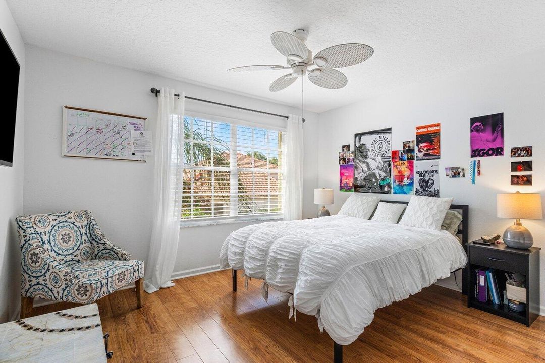 Active With Contract: $15,000 (4 beds, 3 baths, 2652 Square Feet)