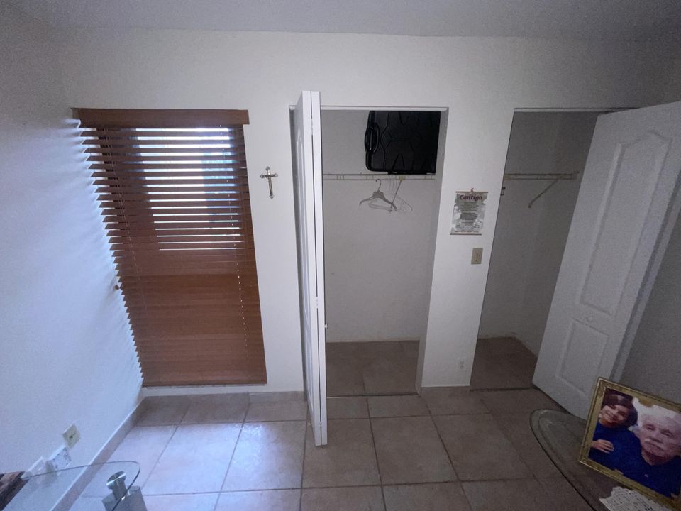 合同活跃: $179,000 (2 贝兹, 2 浴室, 1080 平方英尺)