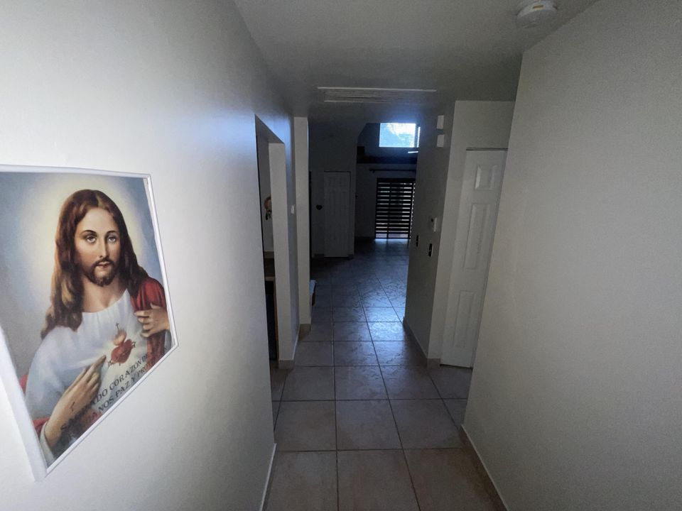 合同活跃: $179,000 (2 贝兹, 2 浴室, 1080 平方英尺)