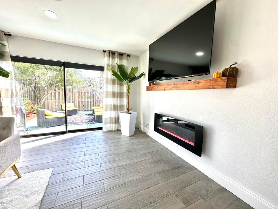 For Rent: $2,500 (2 beds, 1 baths, 1234 Square Feet)