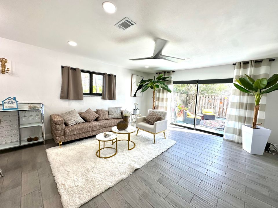 For Rent: $2,500 (2 beds, 1 baths, 1234 Square Feet)