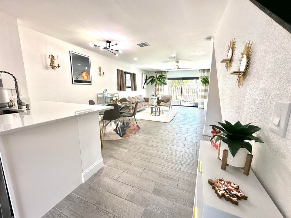 For Rent: $2,500 (2 beds, 1 baths, 1234 Square Feet)