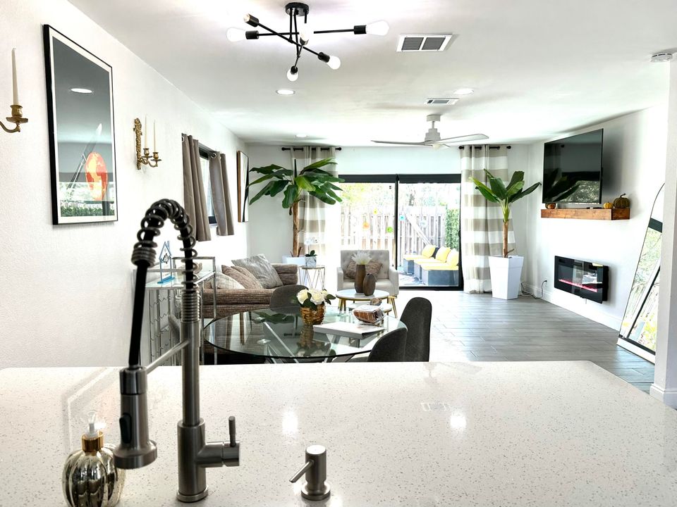 For Rent: $2,500 (2 beds, 1 baths, 1234 Square Feet)