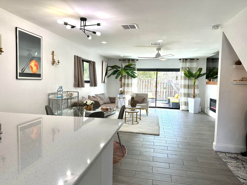 For Rent: $2,500 (2 beds, 1 baths, 1234 Square Feet)