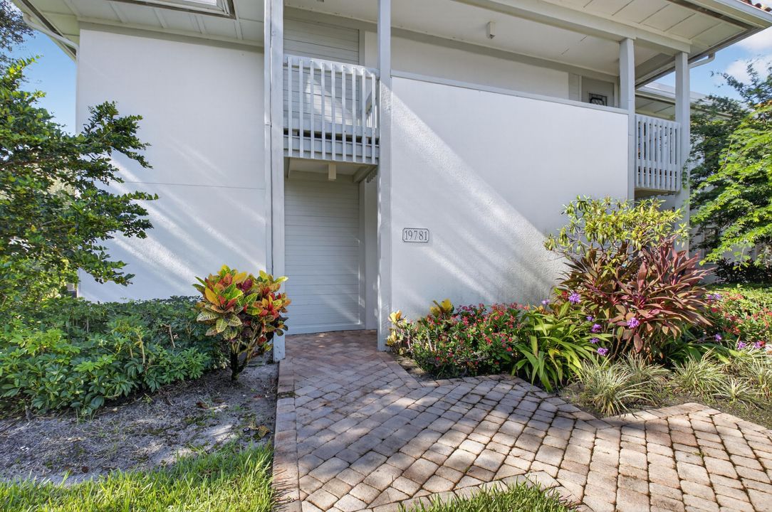 合同活跃: $250,000 (2 贝兹, 2 浴室, 1400 平方英尺)