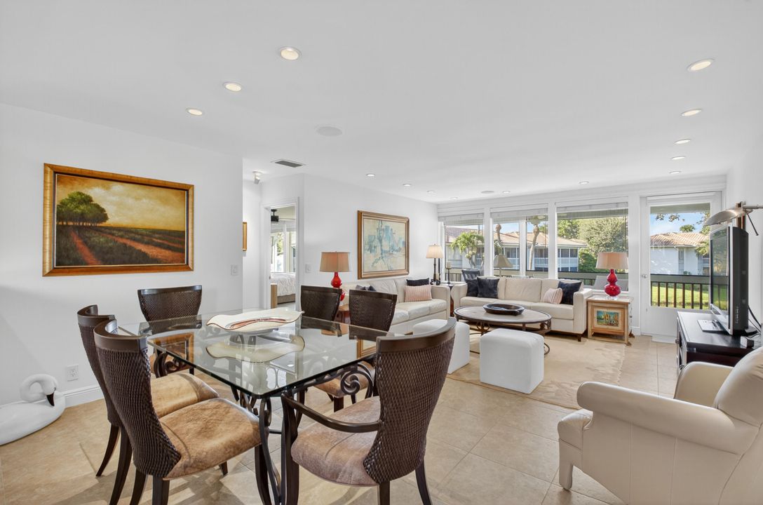 合同活跃: $250,000 (2 贝兹, 2 浴室, 1400 平方英尺)