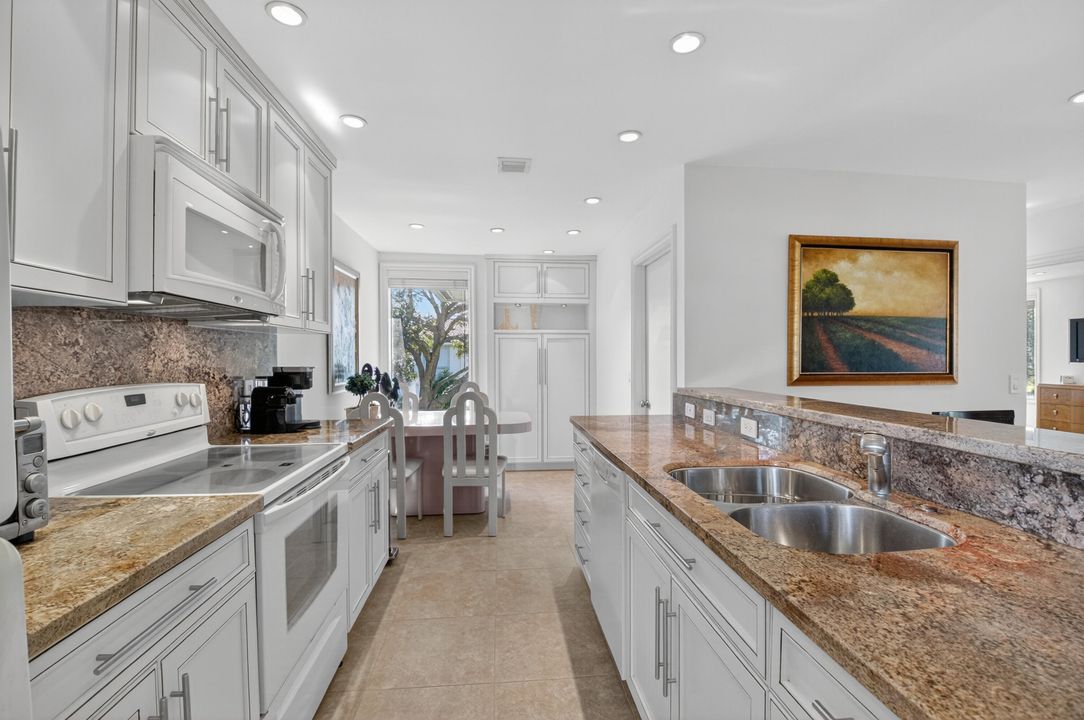 合同活跃: $250,000 (2 贝兹, 2 浴室, 1400 平方英尺)