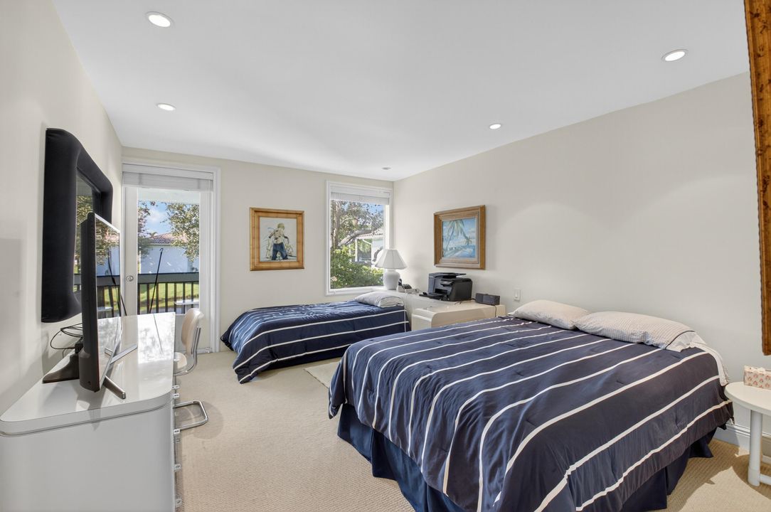 合同活跃: $250,000 (2 贝兹, 2 浴室, 1400 平方英尺)