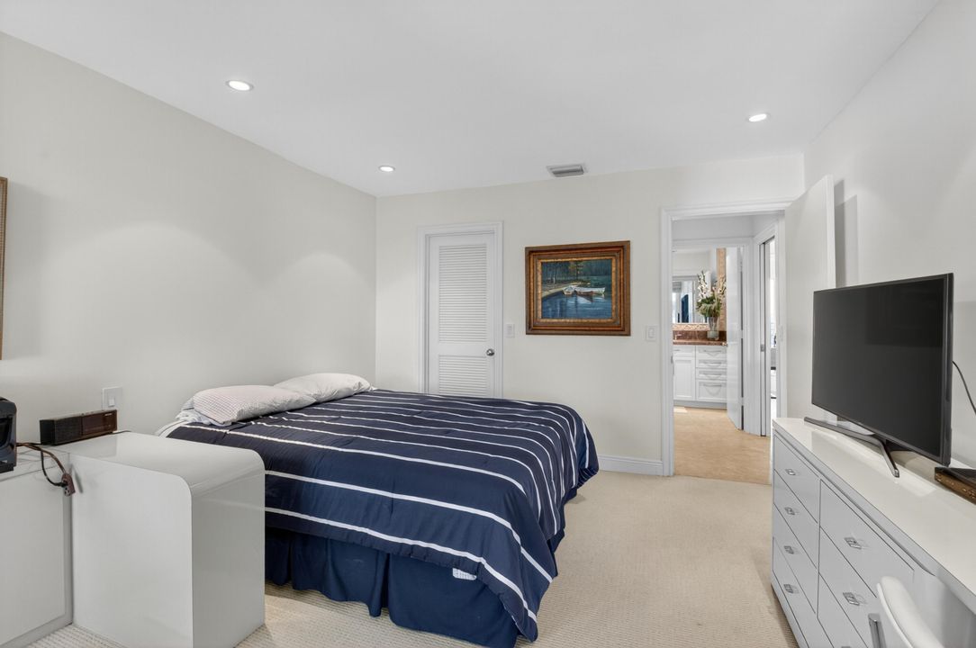 合同活跃: $250,000 (2 贝兹, 2 浴室, 1400 平方英尺)