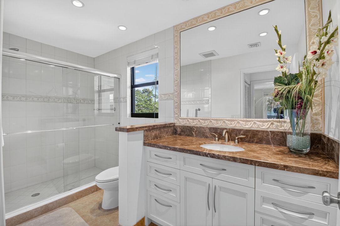 合同活跃: $250,000 (2 贝兹, 2 浴室, 1400 平方英尺)