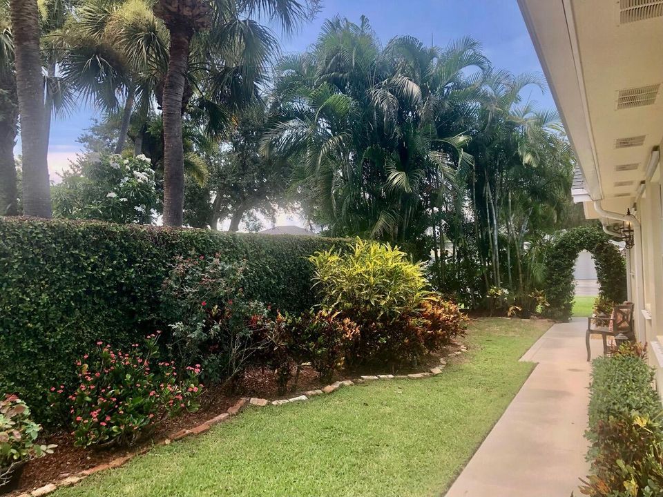 Active With Contract: $669,900 (2 beds, 2 baths, 1525 Square Feet)