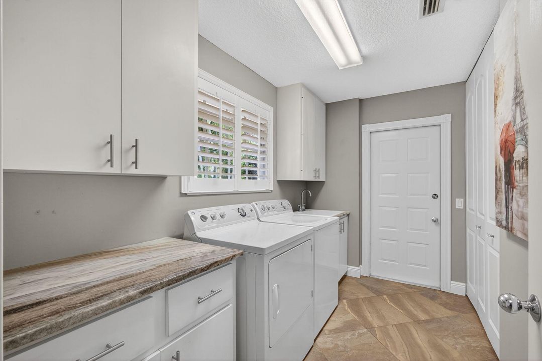 Active With Contract: $669,900 (2 beds, 2 baths, 1525 Square Feet)