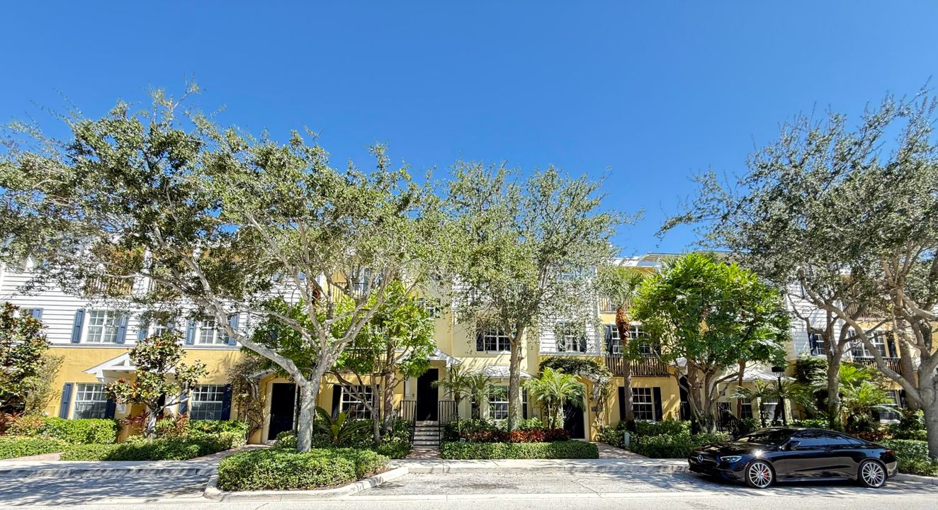 合同活跃: $6,500 (3 贝兹, 3 浴室, 1866 平方英尺)