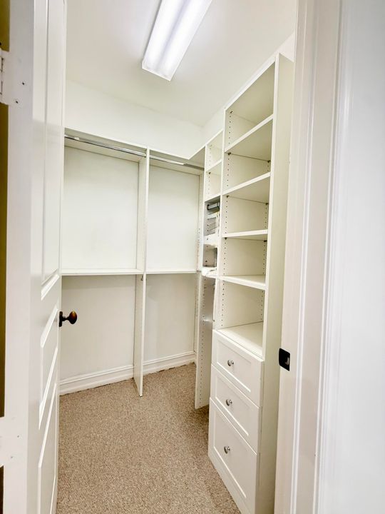 合同活跃: $6,500 (3 贝兹, 3 浴室, 1866 平方英尺)