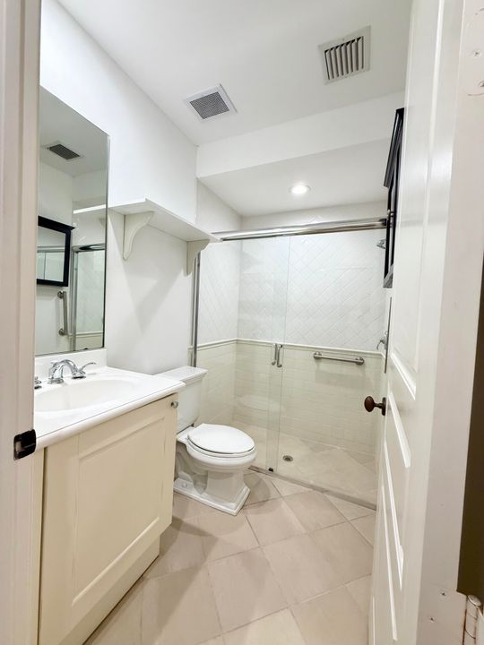 合同活跃: $6,500 (3 贝兹, 3 浴室, 1866 平方英尺)