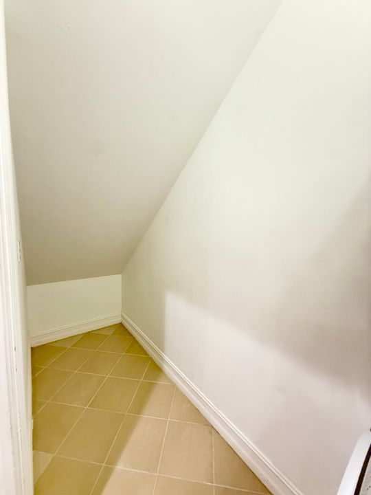 合同活跃: $6,500 (3 贝兹, 3 浴室, 1866 平方英尺)