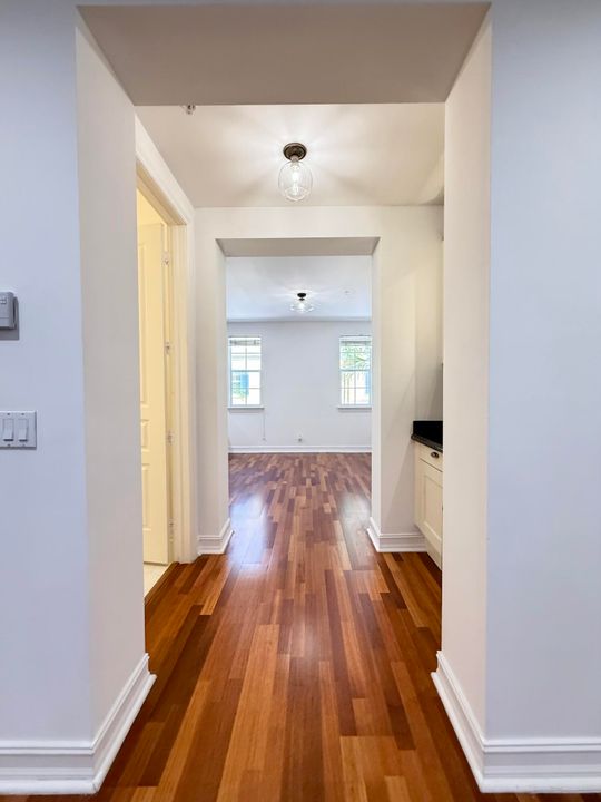 合同活跃: $6,500 (3 贝兹, 3 浴室, 1866 平方英尺)