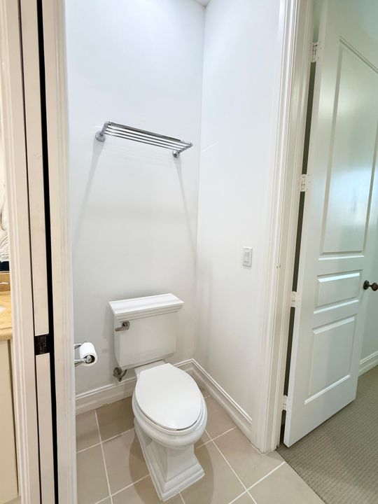 合同活跃: $6,500 (3 贝兹, 3 浴室, 1866 平方英尺)