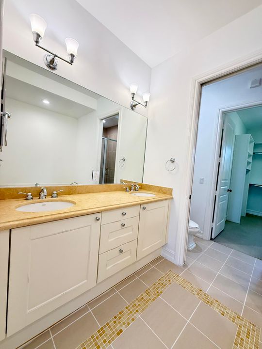 合同活跃: $6,500 (3 贝兹, 3 浴室, 1866 平方英尺)