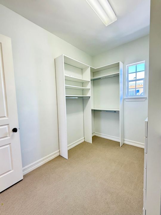 合同活跃: $6,500 (3 贝兹, 3 浴室, 1866 平方英尺)