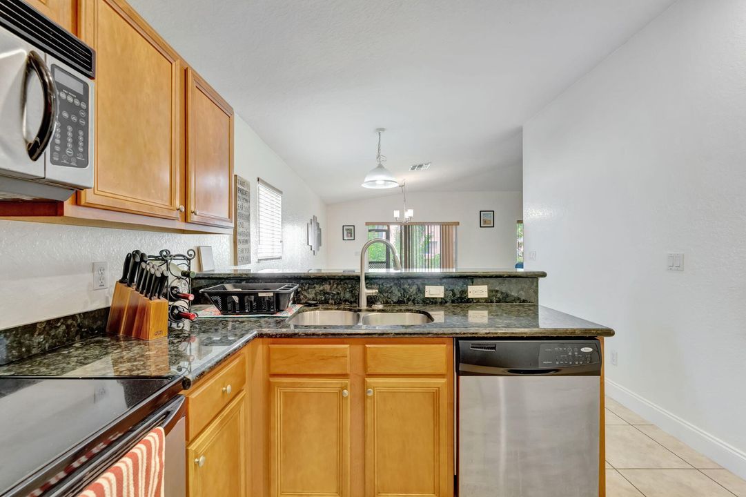 For Sale: $355,000 (3 beds, 2 baths, 1812 Square Feet)