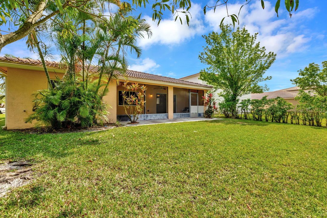 For Sale: $355,000 (3 beds, 2 baths, 1812 Square Feet)