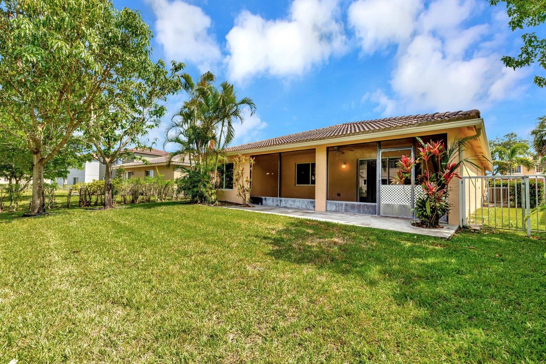 For Sale: $355,000 (3 beds, 2 baths, 1812 Square Feet)