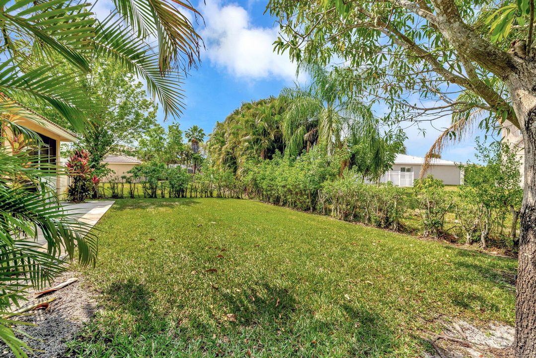 For Sale: $355,000 (3 beds, 2 baths, 1812 Square Feet)