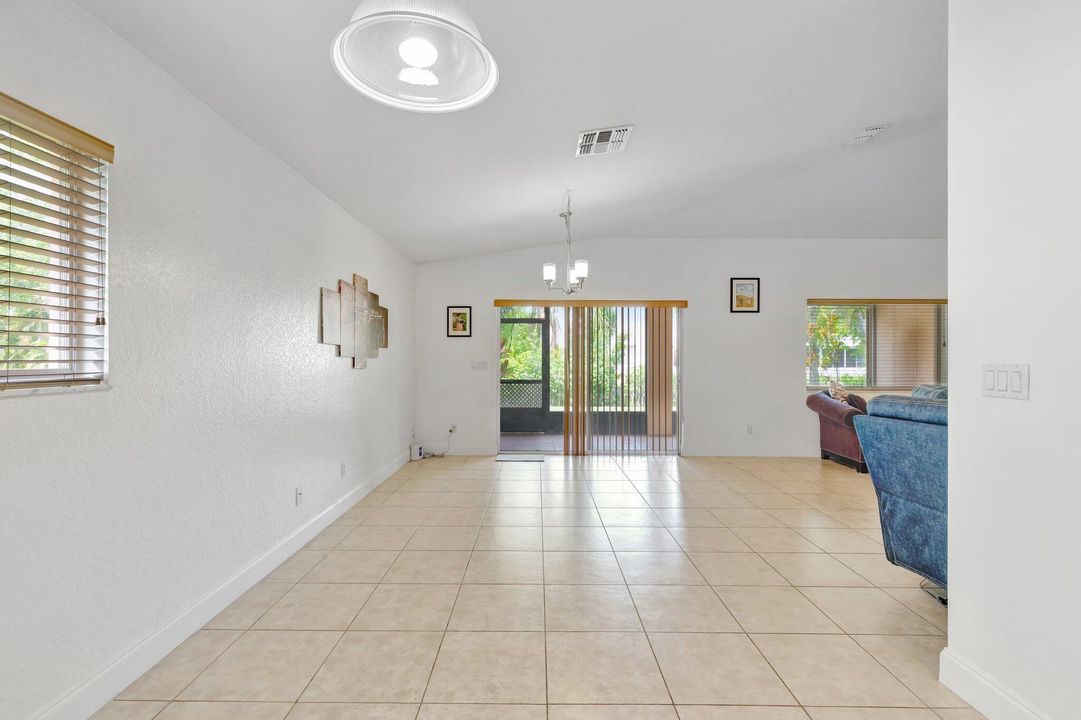 For Sale: $355,000 (3 beds, 2 baths, 1812 Square Feet)