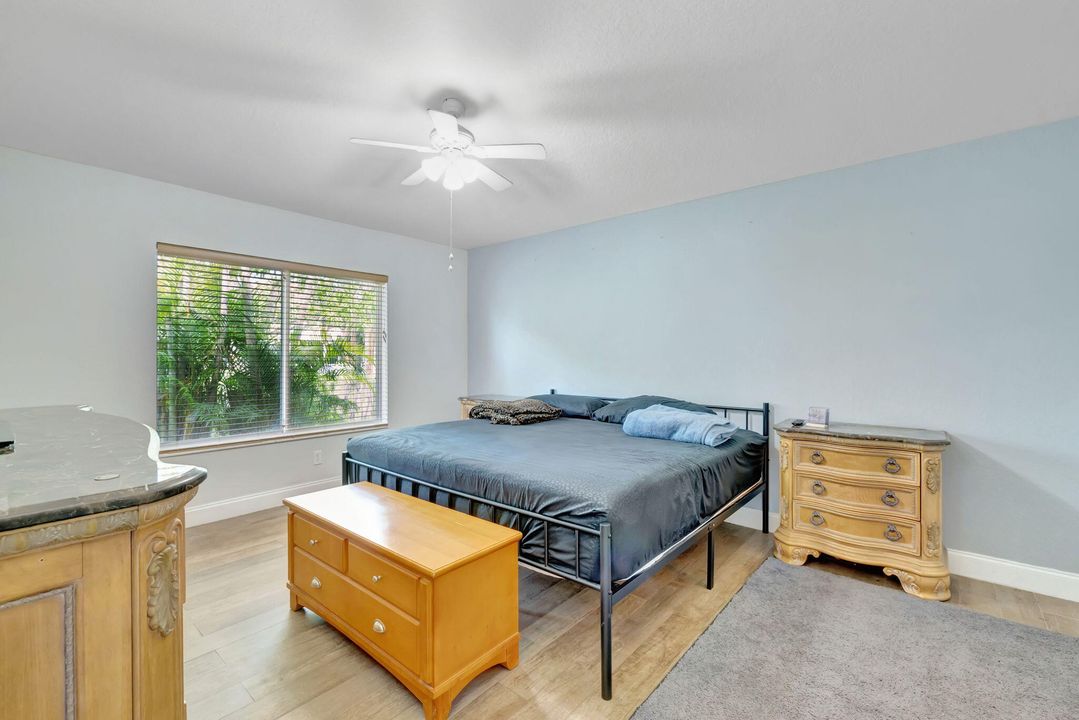For Sale: $355,000 (3 beds, 2 baths, 1812 Square Feet)