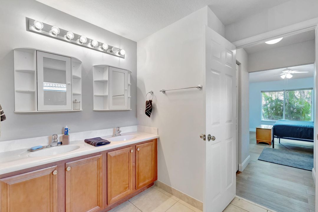 For Sale: $355,000 (3 beds, 2 baths, 1812 Square Feet)